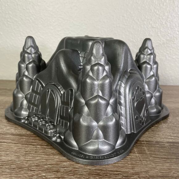 Nordic Ware Castle Bundt Cake Pan 10 Cup Cast Aluminum Mold Fantasy Design - Picture 3 of 15